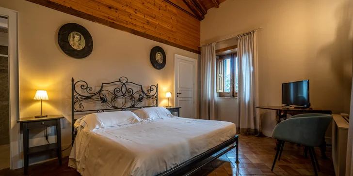 Pobyt pod Etnou ve 4* venkovském hotelu: dvoulůžkové pokoje i apartmány, bazén, zahrada, snídaně