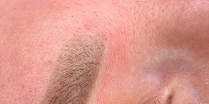 Obočí bez starostí: Permanentní make-up rtů či obočí pudrovou metodou