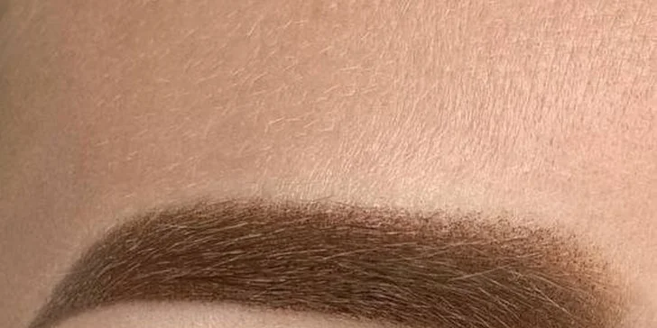 Obočí bez starostí: Permanentní make-up rtů či obočí pudrovou metodou