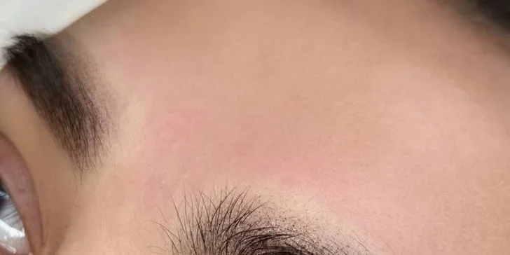 Obočí bez starostí: Permanentní make-up rtů či obočí pudrovou metodou