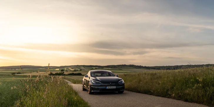 Tesla Model S Plaid: 30 nebo 60 min. spolujízdy či řízení pro 1–4 osoby