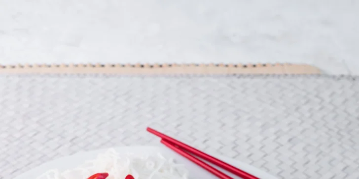 Veganské jídlo dle výběru v podniku na Karlově náměstí: burger, Pho i Kung Pao