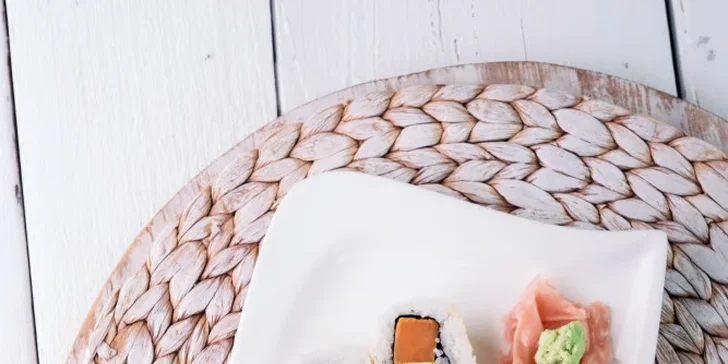 Veganské sushi v podniku Veganland na Karlově náměstí: 8 rolek, avokádo, batáty, okurka