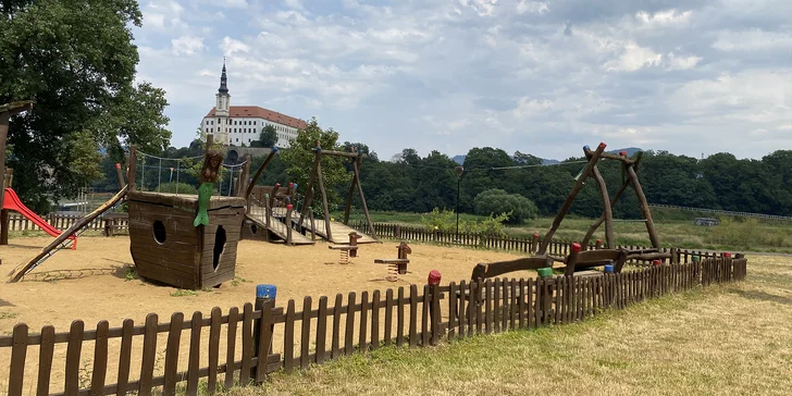 Rodinná únikovka v Děčíně: hra s pomocí online aplikace, luštění šifer pro 1-4 hráče, 2-3 hodiny