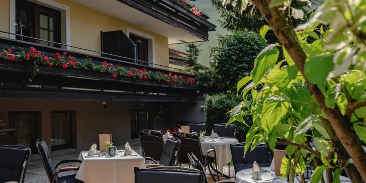 Aktivní dovolená v rakouských Alpách: hotel s polopenzí, lahev prosecca, sauna i bazén