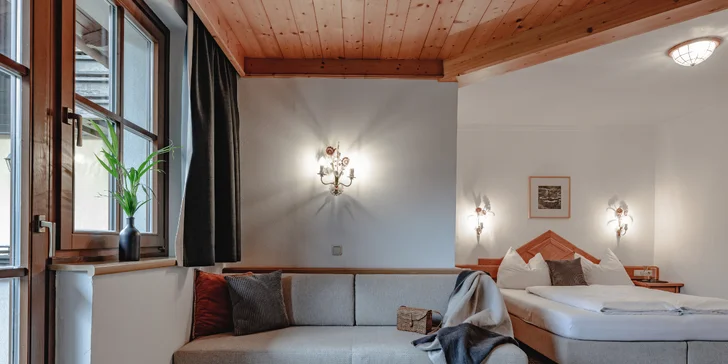 Aktivní dovolená v rakouských Alpách: hotel s polopenzí, lahev prosecca, sauna i bazén