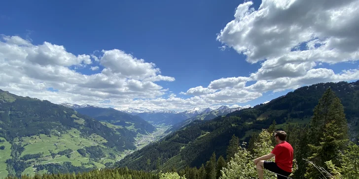 Aktivní dovolená v rakouských Alpách: hotel s polopenzí, lahev prosecca, sauna i bazén