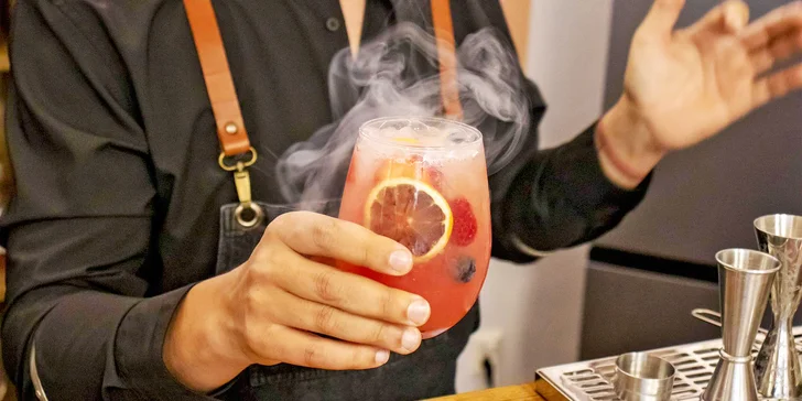 Staňte se barmanem: základní barbek kurz nebo kurz molekulární mixologie