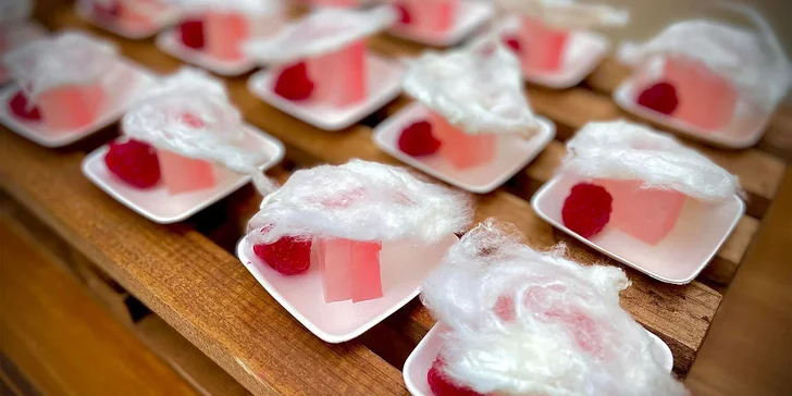 Staňte se barmanem: základní barbek kurz nebo kurz molekulární mixologie