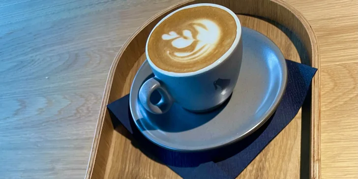 Brunch v nově otevřené kavárně v Braníku: palačinky i vejce Benedikt, káva, čaj či limo