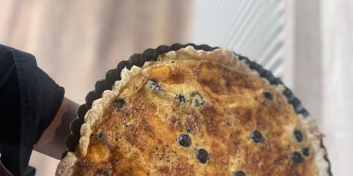 Káva, čaj nebo limonáda a dort dle výběru v nové kavárně Cafe Residence v Braníku