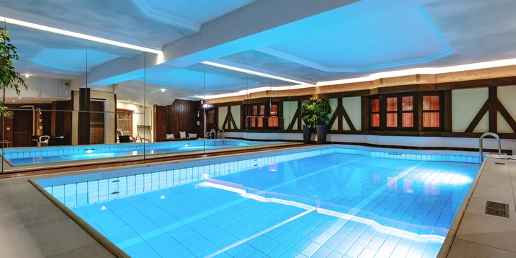Aktivní dovolená v rakouských Alpách: hotel s polopenzí, lahev prosecca, sauna i bazén