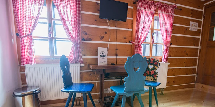 Pobyt v pravé šumavské roubence pro pár i rodinu: snídaně či polopenze