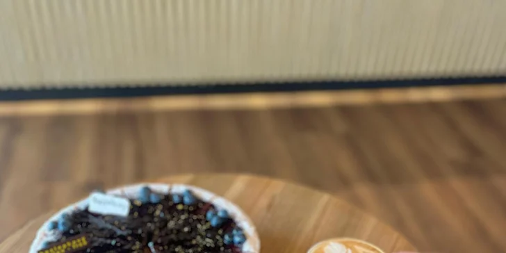 Káva, čaj nebo limonáda a dort dle výběru v nové kavárně Cafe Residence v Braníku