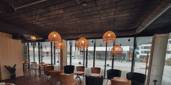 Brunch v nově otevřené kavárně v Braníku: palačinky i vejce Benedikt, káva, čaj či limo