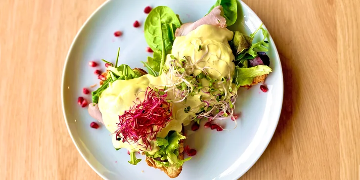 Brunch v nově otevřené kavárně v Braníku: palačinky i vejce Benedikt, káva, čaj či limo