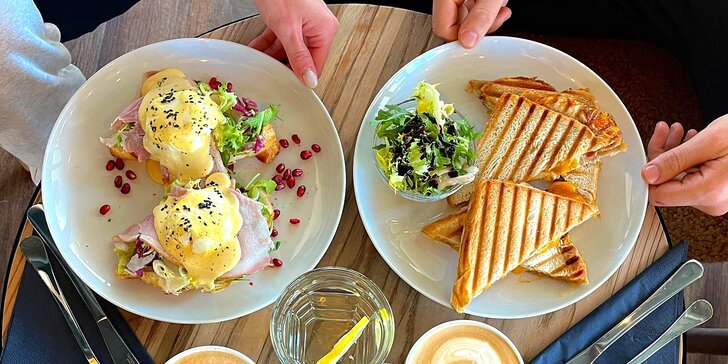 Brunch v nově otevřené kavárně v Braníku: palačinky i vejce Benedikt, káva, čaj či limo