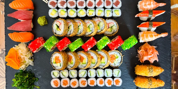 Pestré sushi sety: 54 nebo 62 ks s avokádem, okurkou, tuňákem i lososem