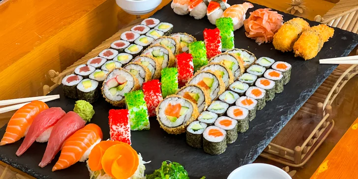Pestré sushi sety: 54 nebo 62 ks s avokádem, okurkou, tuňákem i lososem