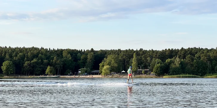Motorový surf JetBoard: 30-60 min. jízdy po Velkém Boleveckém rybníku pro jednoho i partu
