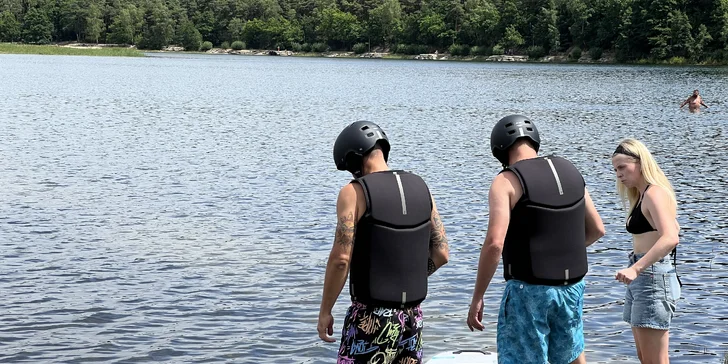 Motorový surf JetBoard: 30-60 min. jízdy po Velkém Boleveckém rybníku pro jednoho i partu