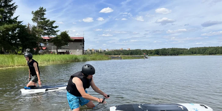 Motorový surf JetBoard: 30-60 min. jízdy po Velkém Boleveckém rybníku pro jednoho i partu