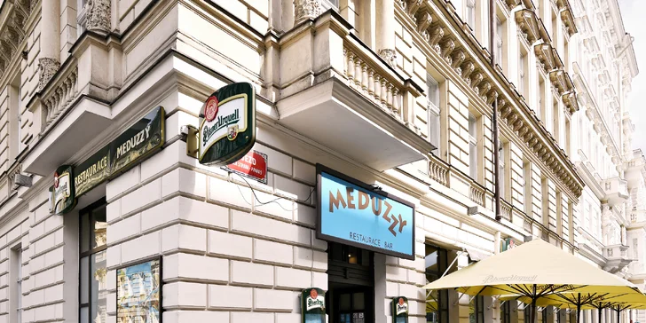 Hovězí burger s hranolky nebo i s nápojem na Újezdě pro 1 či 2 osoby