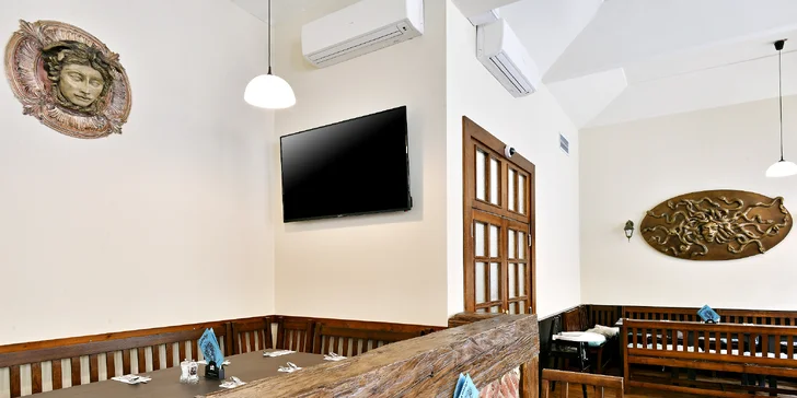 Hovězí burger s hranolky nebo i s nápojem na Újezdě pro 1 či 2 osoby