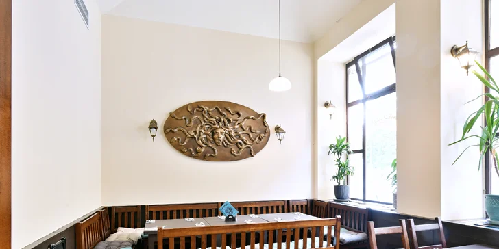 Hovězí burger s hranolky nebo i s nápojem na Újezdě pro 1 či 2 osoby