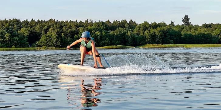 Motorový surf JetBoard: 30-60 min. jízdy po Velkém Boleveckém rybníku pro jednoho i partu