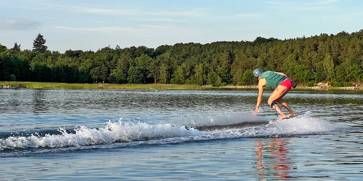 Motorový surf JetBoard: 30-60 min. jízdy po Velkém Boleveckém rybníku pro jednoho i partu