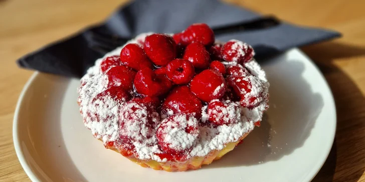 Káva, čaj nebo limonáda a dort dle výběru v nové kavárně Cafe Residence v Braníku