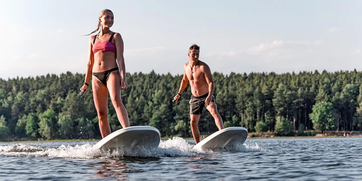 Motorový surf JetBoard: 30-60 min. jízdy po Velkém Boleveckém rybníku pro jednoho i partu