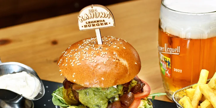 Hovězí, kuřecí nebo vege burger s hranolky a pivem či nealkem pro 1–4 osoby