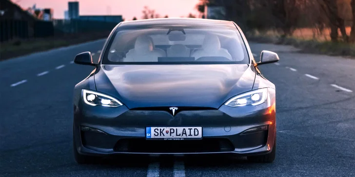 Tesla Model S Plaid: 30 nebo 60 min. spolujízdy či řízení pro 1–4 osoby