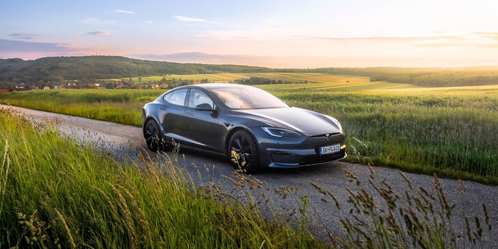 Tesla Model S Plaid: 30 nebo 60 min. spolujízdy či řízení pro 1–4 osoby