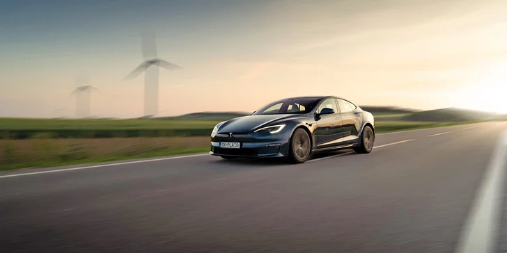 Tesla Model S Plaid: 30 nebo 60 min. spolujízdy či řízení pro 1–4 osoby