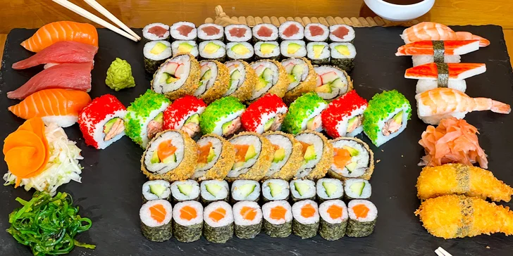 Pestré sushi sety: 54 nebo 62 ks s avokádem, okurkou, tuňákem i lososem