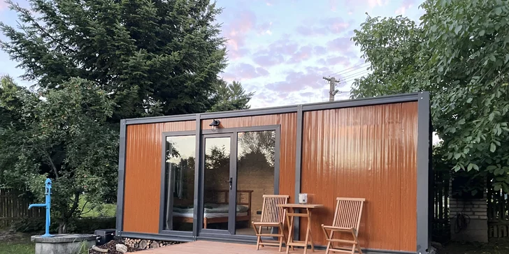 Romantika v tiny house u rybníka: vybavený domek s koupelnou a spousta výletů v okolí