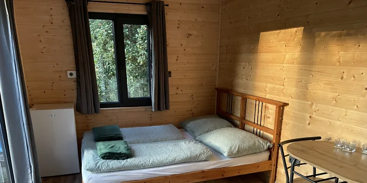 Romantika v tiny house u rybníka: vybavený domek s koupelnou a spousta výletů v okolí