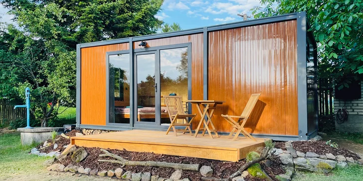 Romantika v tiny house u rybníka: vybavený domek s koupelnou a spousta výletů v okolí