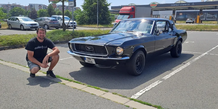 Jízda zpátky časem: 15–60 min. jako spolujezdec či řidič Mustangu z roku 1967, V8, výfuky Magnaflow