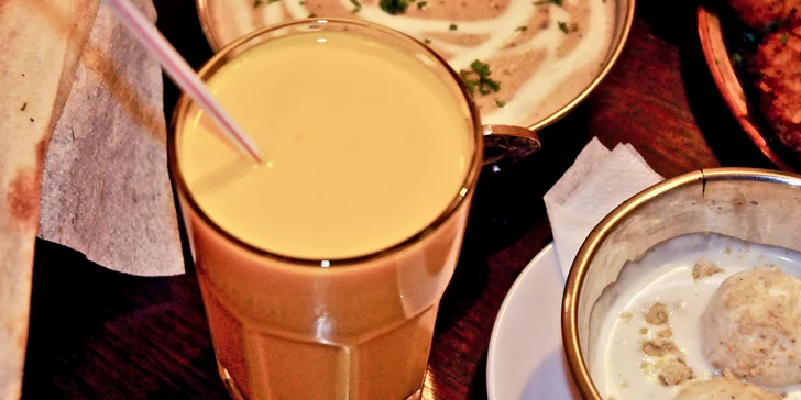 Hlavní chod a třeba i předkrm pro 2 osoby: chicken tikka masala, panner butter i dal fry
