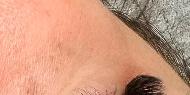 Úprava a barvení obočí, lash lifting i prodloužení řas metodou 2D
