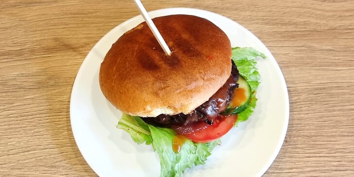 Hovězí burger i s belgickými hranolky na odnos s sebou pro 1 či 2 osoby