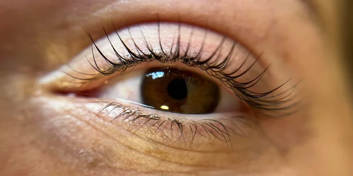 Svůdný pohled: laminace obočí, lash lifting i prodlužování řas metodou 1D-5D