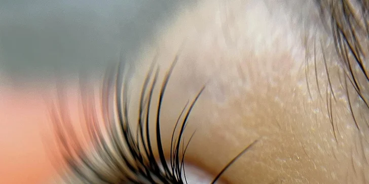 Svůdný pohled: laminace obočí, lash lifting i prodlužování řas metodou 1D-5D
