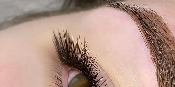 Svůdný pohled: laminace obočí, lash lifting i prodlužování řas metodou 1D-5D