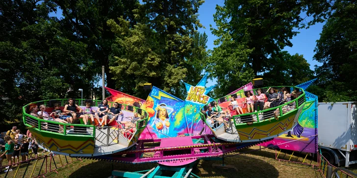 Vstupenka na rodinný festival Bezva Fest: hudba, youtubeři a atrakce v ceně
