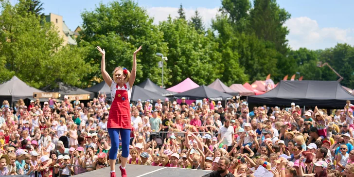 Vstupenka na rodinný festival Bezva Fest: hudba, youtubeři a atrakce v ceně